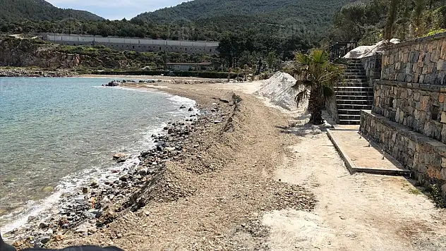 Bodrum'da otelin sahiline dökülen 'beyaz kum' görünümlü mermer tozu kaldırıldı