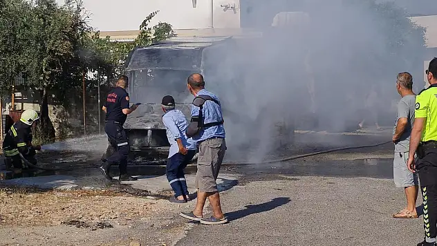 Bodrum'da Park Halindeki Araç Yandı