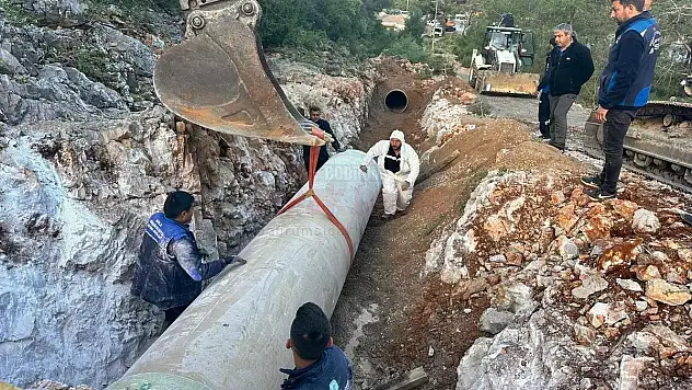 Bodrum'da Patlayan Su İsale Hattında Büyükşehir Ekipleri Çalışma Başlattı