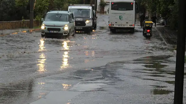 Bodrum'da Sağanak Yağış Hayatı Olumsuz Etkiledi