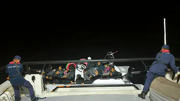 Bodrum'da Sahil Güvenlik Operasyonu: 16 Düzensiz Göçmen ve 1 Kaçakçı Yakalandı