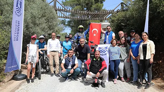 BODRUM'DA SAHİL VE YOL KENARLARI ATIKTAN TEMİZLENDİ