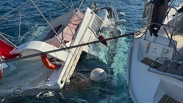 Bodrum'da Şiddetli Fırtına: Bir Tekne Battı