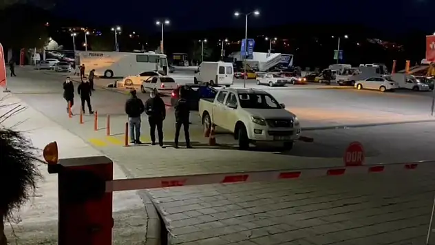 Bodrum'da silahlı kavgaya karıştığı öne sürülen oyuncu Mustafa Üstündağ ile beraberindeki 4 kişi yakalandı