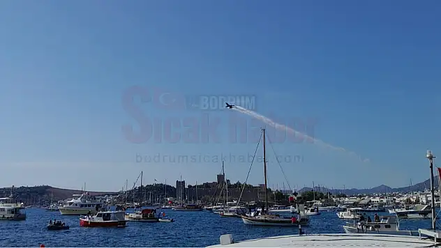 Bodrum'da SOLO TÜRK'ün Gösterisini Binlerce Kişi İzledi