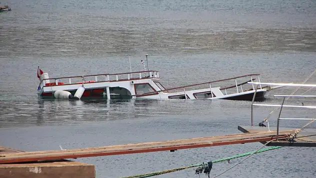 Bodrum'da Su Alan Tekne Battı
