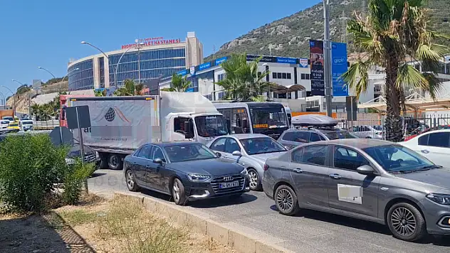 Bodrum'da Su Hattı Patlayınca Trafik Saatlerce Tıkandı