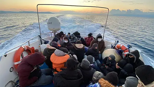 Bodrum'da Sürüklenen Lastik Bottaki 23 Düzensiz Göçmen Kurtarıldı