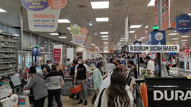 Bodrum'da tam kapanma öncesi pazar ve market yoğunluğu