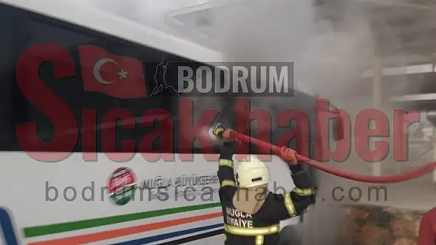 Bodrum'da toplu taşıma aracında yangın çıktı