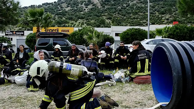 BODRUM'DA VATANDAŞLARA İTFAİYE EĞİTİMİ VERİLDİ