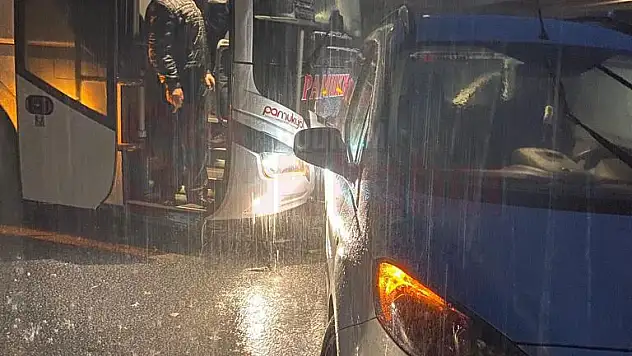 Bodrum'da Yağışlı Hava Kazaya Neden Oldu: 4 Araç Maddi Hasarla Atlattı