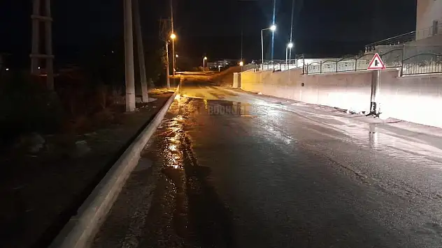 Bodrum'da Yine Su Borusu Patladı Tonlarca Su Sokaklara Aktı