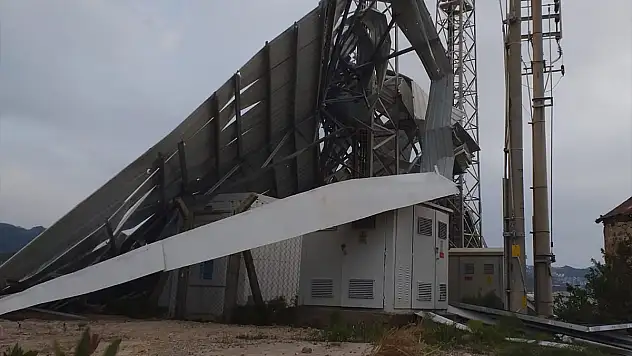 Bodrum'daki fırtına otel lojmanının çatısında hasara yol açtı