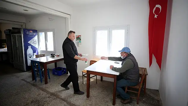 Bodrumlu görme engelli kafe işletmecisi yıllardır müşterilerine güler yüzle hizmet veriyor