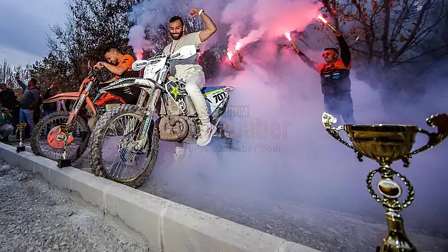 Bodrum'lu Sporcu Şampiyonlar Ödül Töreninde 3 Kupa Aldı