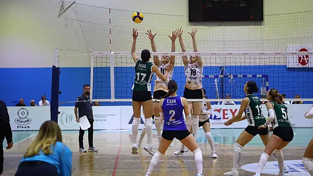 Bodrum'un İncileri Sakarya Voleybol'u Elinden Kaçırdı