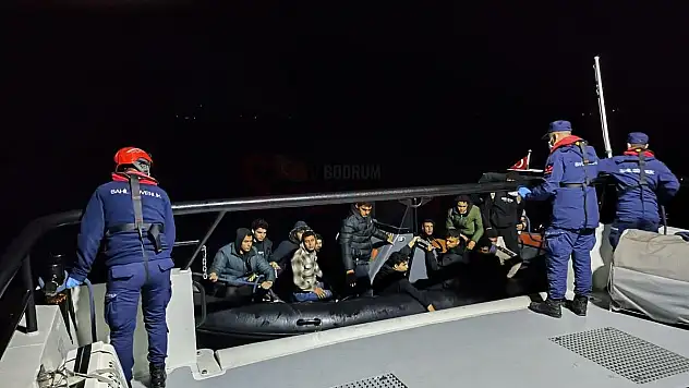 Botları Arızalanan Göçmenleri Sahil Güvenlik Ekipleri Kurtardı