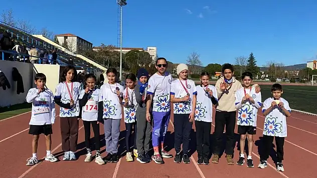 Büyükşehir Atletlerinden 27 Aralık Büyük Atatürk Koşusu'nda madalya yağmuru
