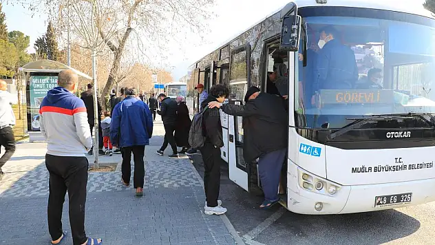 Büyükşehir Belediyesi Depremzedeleri Ücretsiz Taşıyor