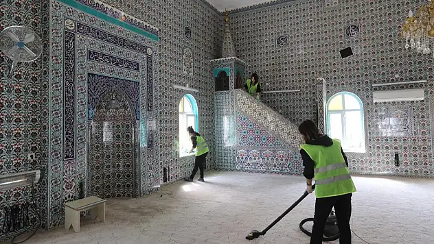 Büyükşehir Belediyesi'nden İbadethanelerde Bayram Temizliği