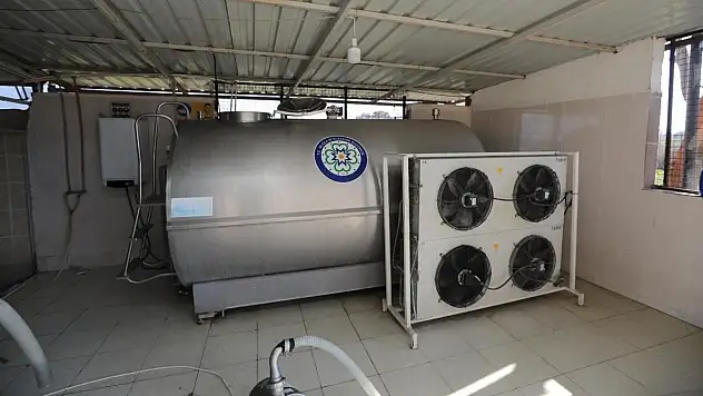 Büyükşehir Belediyesi'nden Üreticiye Süt Tankı ve Yem Tesisi Desteği