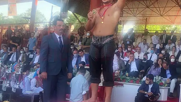 Büyükşehir Güreşçisi Kırkpınar'da Birinci Oldu