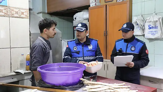 Büyükşehir zabıtası halk sağlığı için görevde