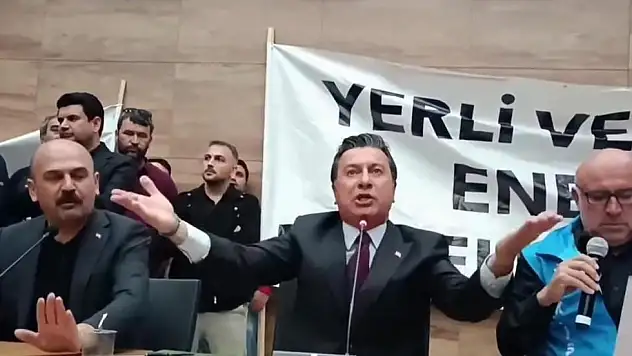 Büyükşehir'de Olaylı Toplantı: Aras'a Saldırı, Muhabire Şiddet