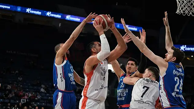 Çağdaş Bodrum, Anadolu Efes İle Kıyasıya Mücadele Etti