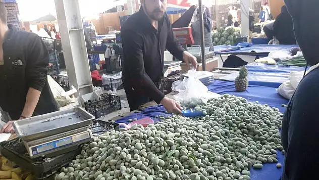 ÇAĞLA BADEMİ KİLOSU 100 LİRADAN TEZGAHLARA İNDİ