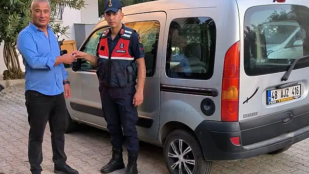 Çalınan Aracı Bulup Sahibine Teslim Ettiler