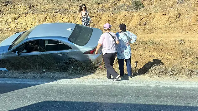 Çarpışan otomobil şarampole düştü !