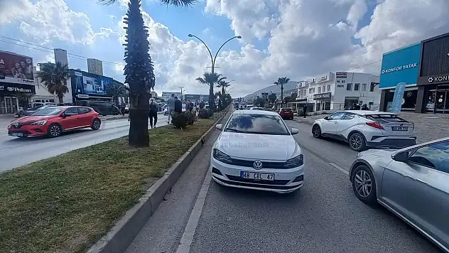 ÇARPMANIN ŞİDDETİ İLE ŞERİT DEĞİŞTİRDİ