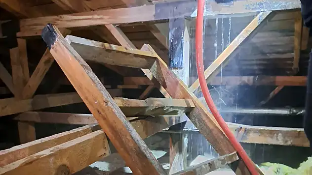 Çatı yangını paniğe yol açtı