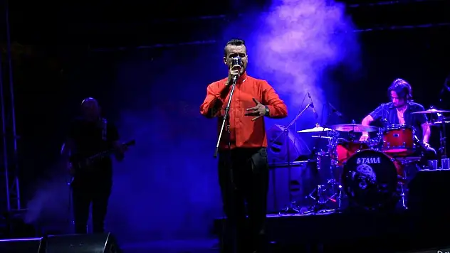 Cem Adrian Bodrum'da Kapalı Gişe