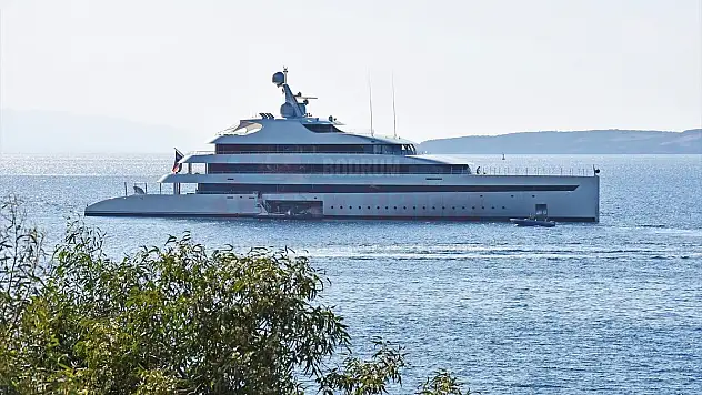 Çevre dostu mega yat 'Savannah' Bodrum'a demir attı