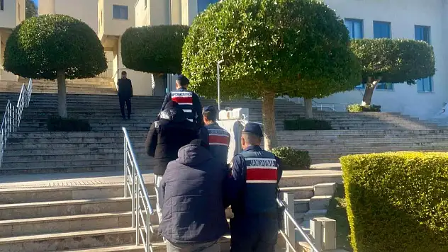 Cezaevi Firarisi Taksi Bagajında Yakalandı