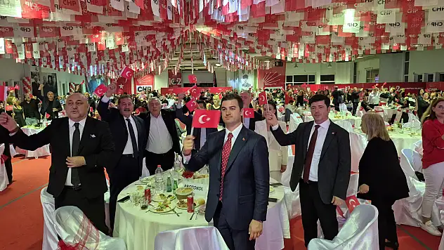 CHP'de Cumhuriyet balosu coşkusu