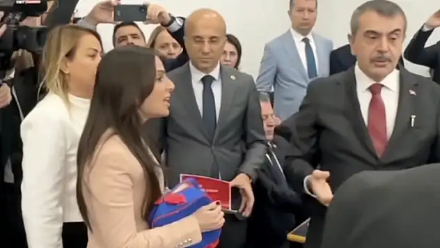 CHP Milletvekili Gizem Özcan'dan boş beslenme çantası tepkisi