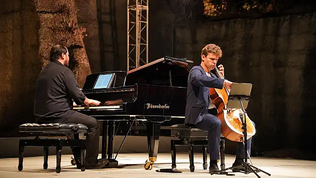Christian-Pierre La Marca & Gökhan Aybulus Gümüşlük'te Konser Verdi