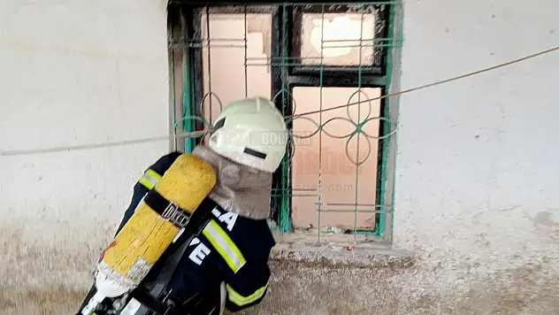 Çıkan Yangında Ev Kullanılamaz Hale Geldi