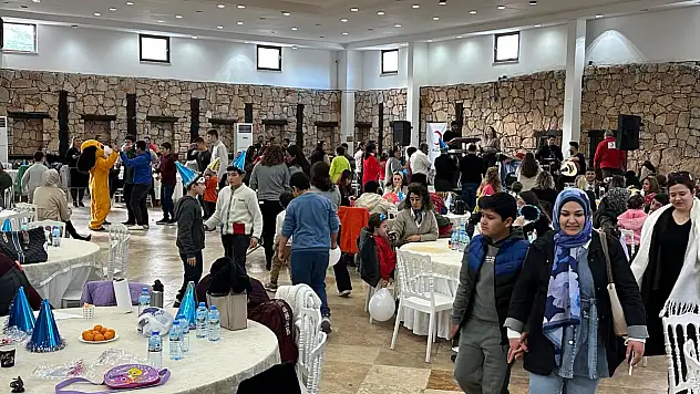 Çocuklar yeni yıla neşeyle merhaba dedi