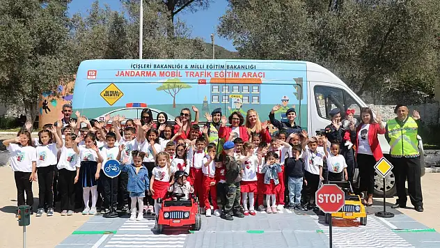 Çocuklara Trafik Eğitimi Verildi