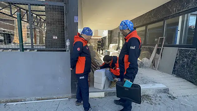 Çöken otelde işçiler 2 saat önce fark edip çalışmayı sonlandırmış