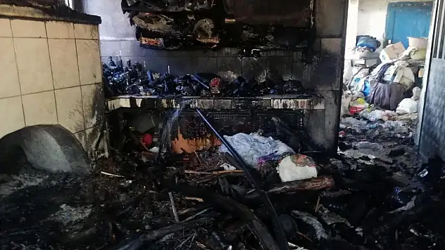 Çöp Evde Biriken Eşyalar Yangına Sebep Oldu