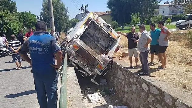 Çöp Kamyonu Kaza Yaptı, Kazada 3 Kişi Yaralandı