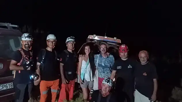 Dağlık Alanda Mahsur Kalan 2 Kişi 4 Saatlik Çalışma Sonunda Kurtarıldı