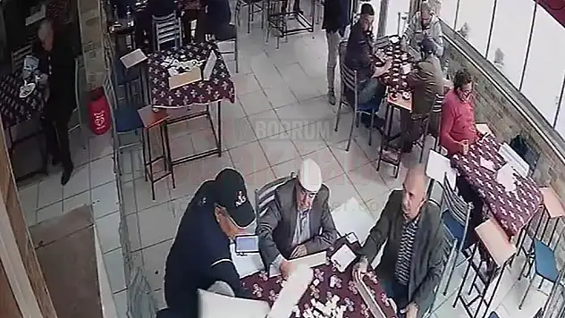 Dedelerin Okey Masasındaki Taş Kavgası Kıraathaneyi Karıştırdı