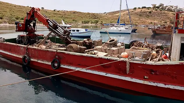 Deniz dibi temizliğinde plaj önlerinden tonlarca atık çıkarıldı çalışmalar sürecek